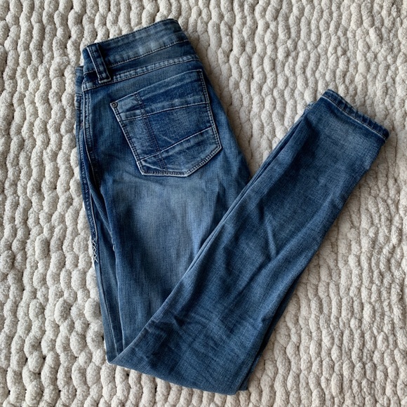 Light Wash Stretchy Jeans - Picture 4 of 4